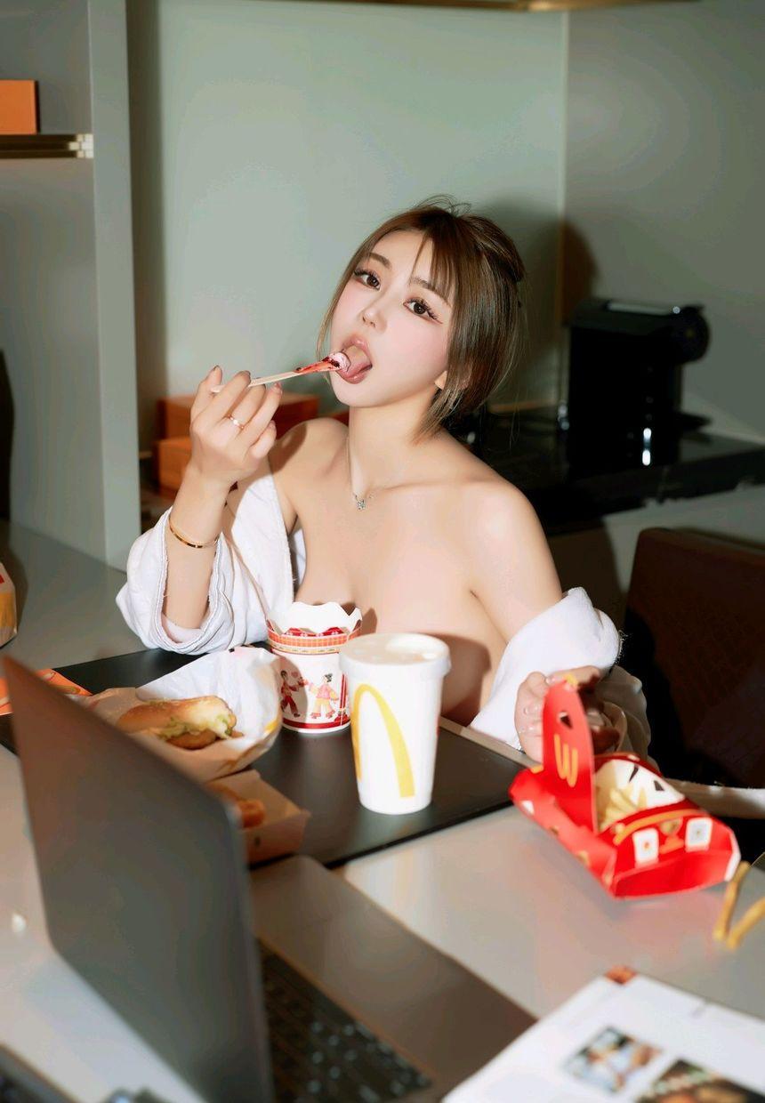 [XiuRen秀人网] 2025.03.26 No.10072 Zoe柚柚 [71+1P]