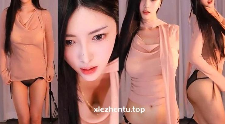 斗鱼直播是薇薇吖/月薇薇付费群定制跳舞胸贴微透4分08全网惊呼