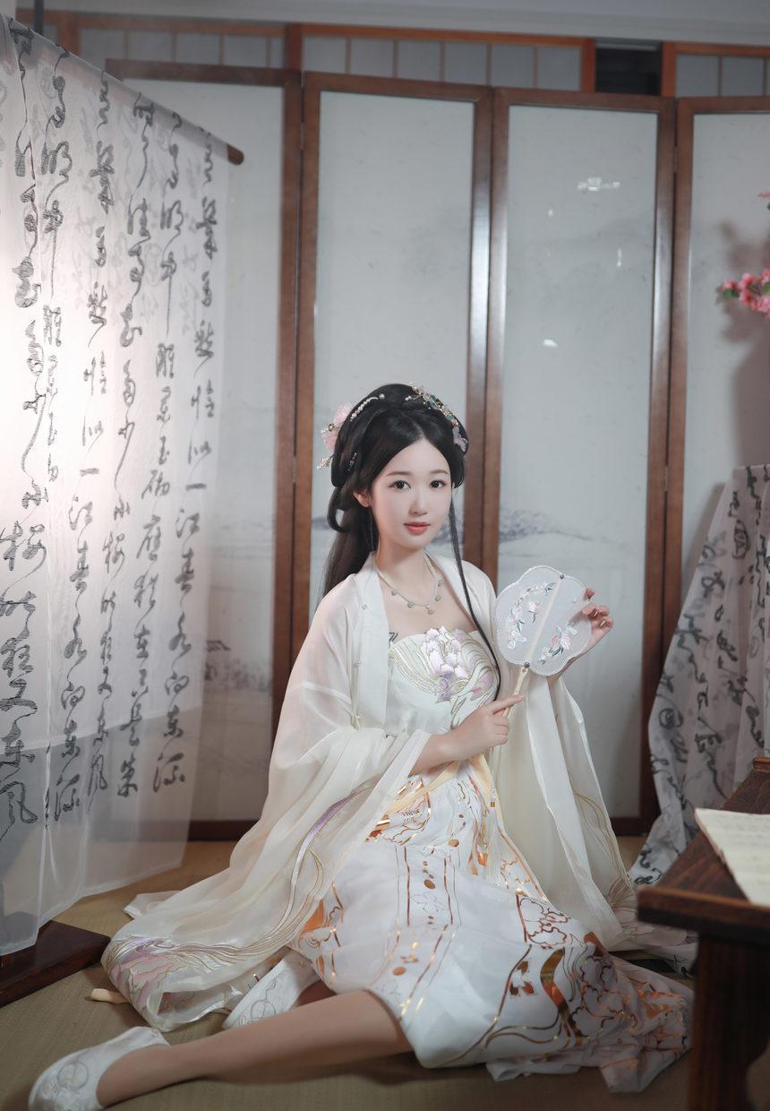 [XiuRen秀人网] 2024.07.22 No.8898 唐安琪 [81+1P]