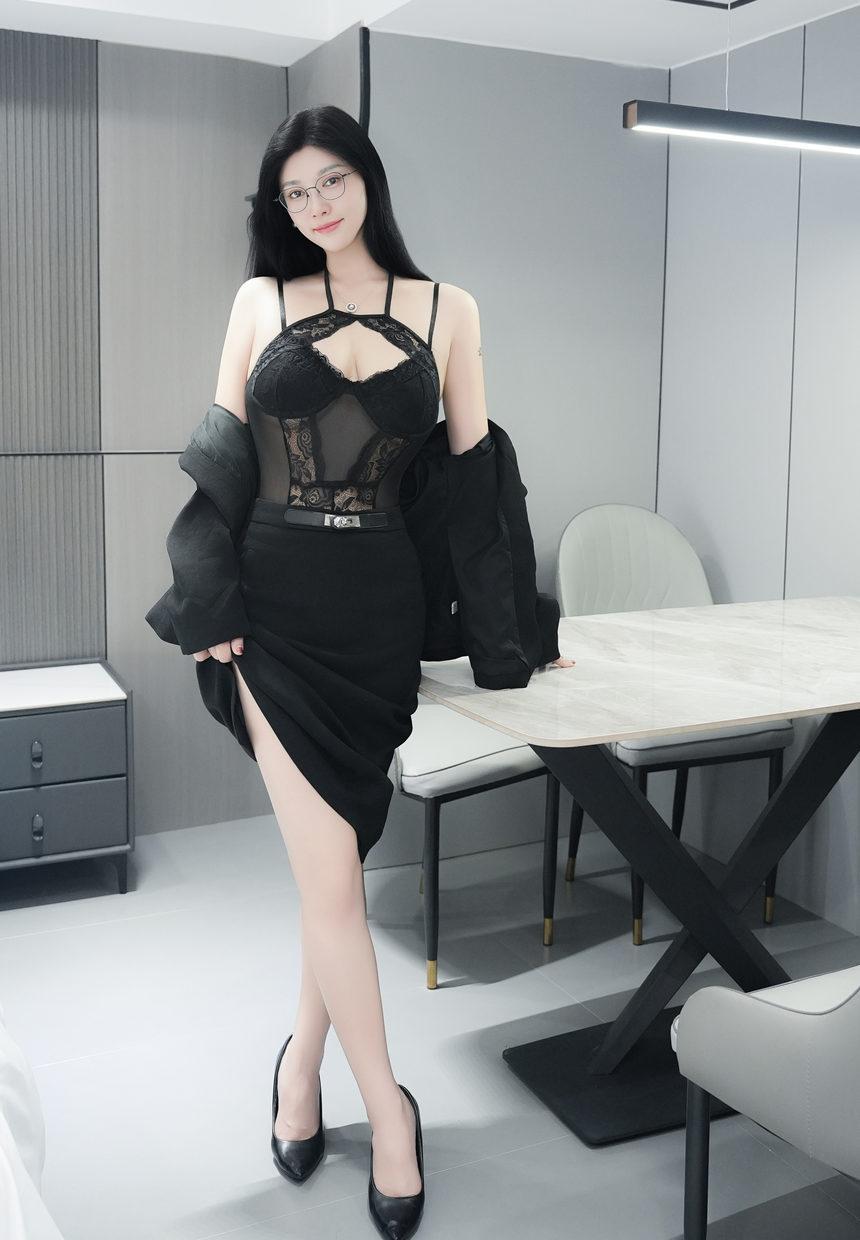 [XiuRen秀人网] 2024.12.23 No.9639 雅茹老师 [181+1P]