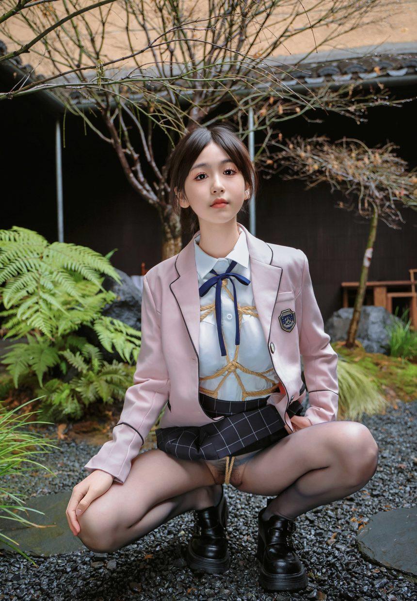 [XiuRen秀人网] 2025.02.28 No.9949 奶芙乔乔 [72+1P]