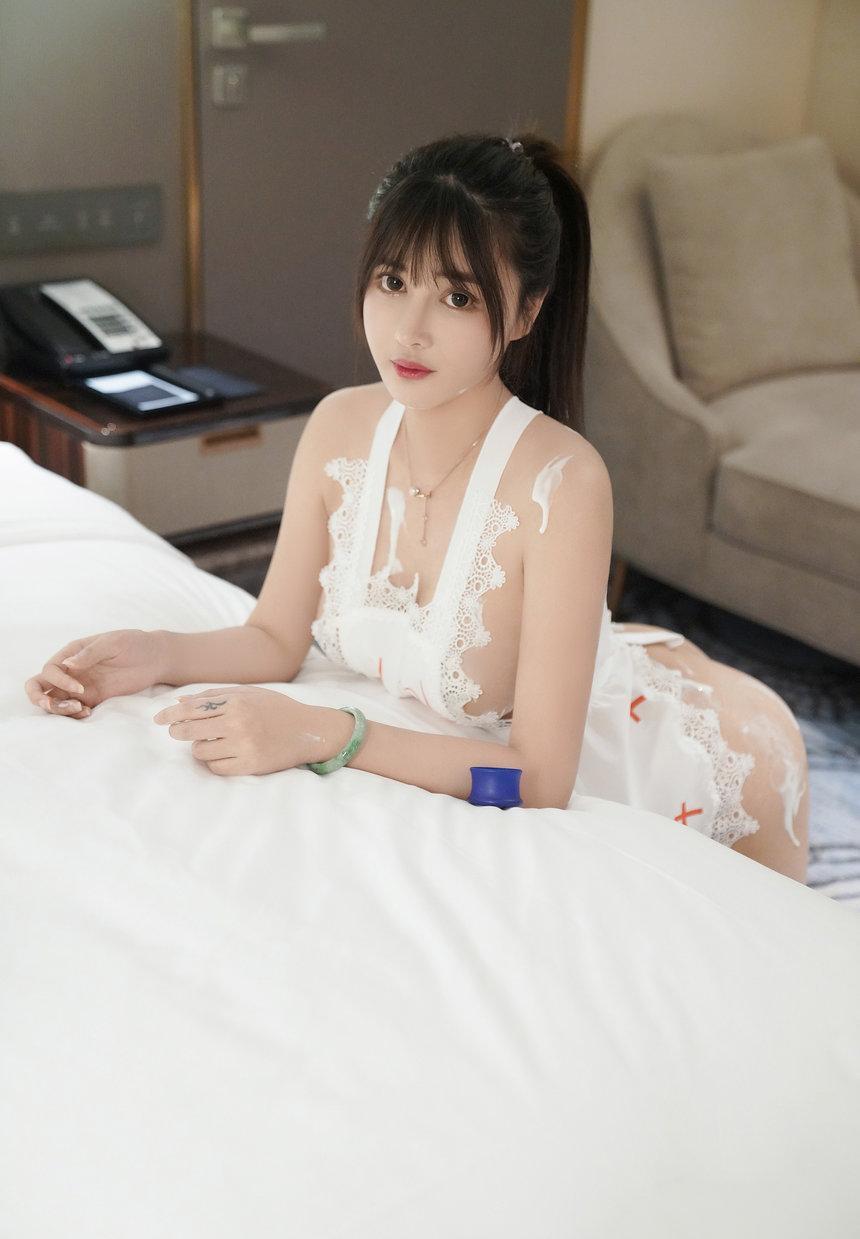 [XiuRen秀人网] 2021.04.14 No.3302 萌奈子  [40+1P]