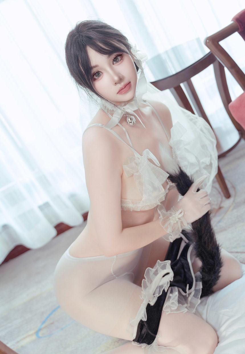 [XiuRen秀人网] 2024.09.24 No.9197 汐汐爱吃草莓 [80+1P]