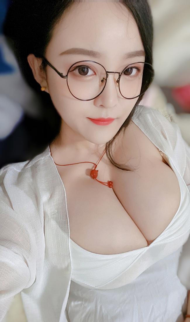 女主播@电锯甜心小雨精选写真100张[1111P-214M]