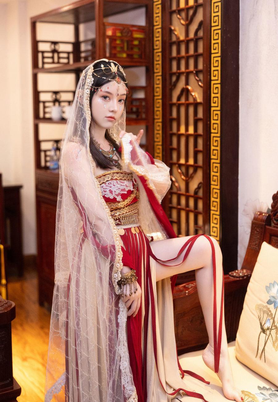 [XiuRen秀人网] 2024.04.07 No.8349 豆瓣酱 [82+1P]