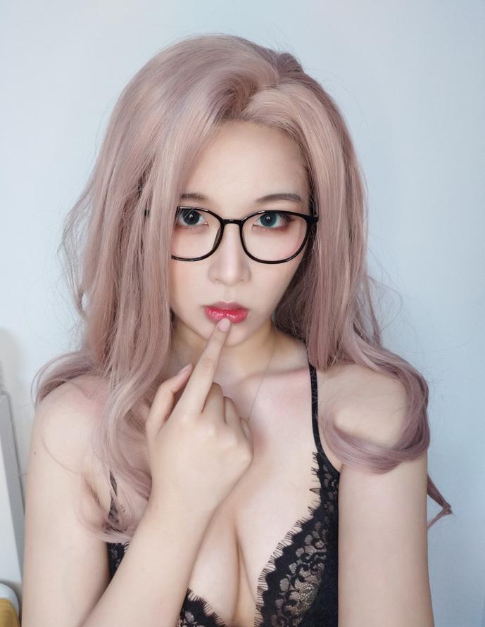 轩萧学姐 – NO.015 眼镜娘[26P/120MB]