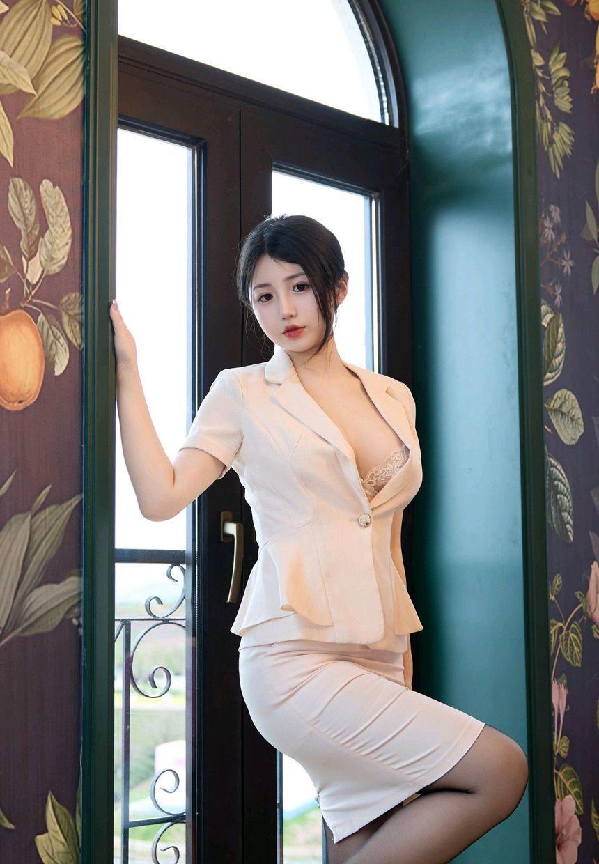 [XiuRen秀人网] 2024.06.14 No.8703 陈小花 [50+1P]