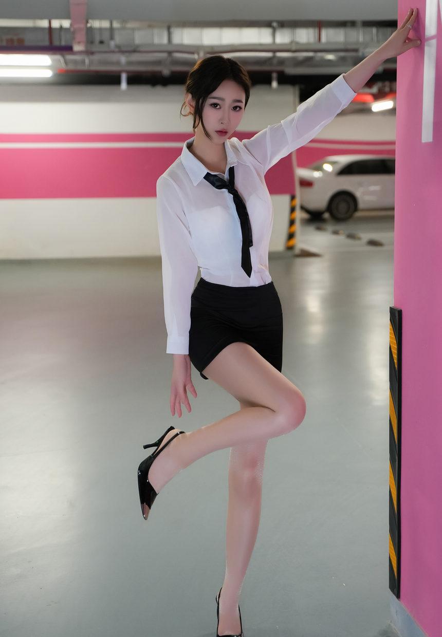 [XiuRen秀人网] 2024.05.29 No.8613 软糖爱喝奶 [68+1P]