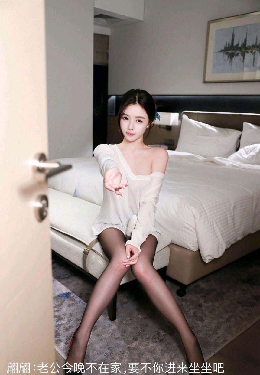 [XiuRen秀人网] 2024.11.01 No.9385 唐翩翩 [66+1P]