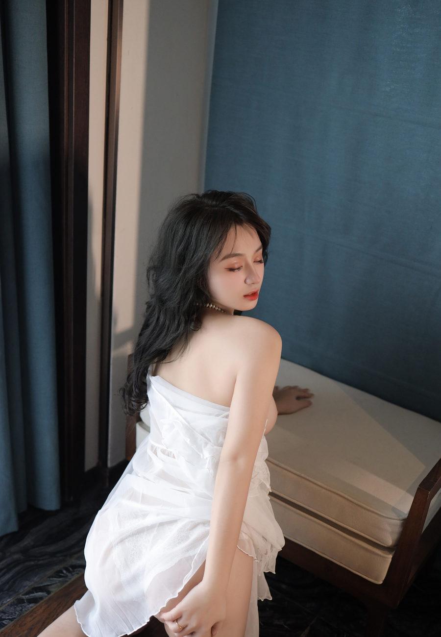 [XiuRen秀人网] 2024.02.19 No.8106 沈思怡 [69+1P]