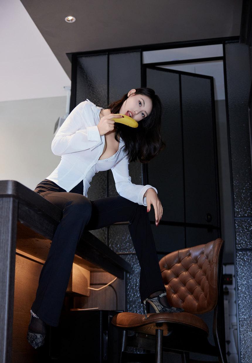 [XiuRen秀人网] 2023.11.21 No.7692 lingyu69 [72+1P]