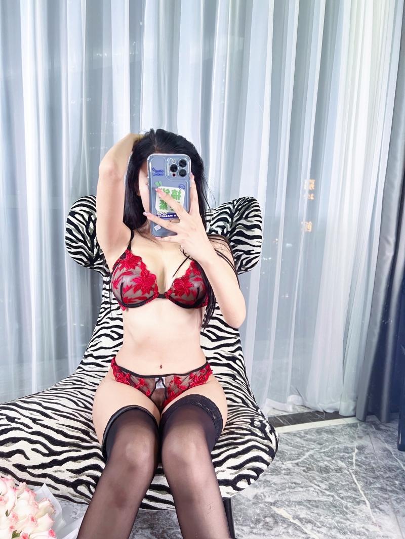 王馨瑶 红色花瓣内衣【22P-106MB】-coser推荐