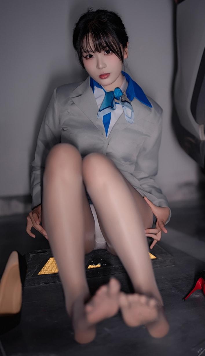 轩萧学姐 生日作 空姐车库+黑斯+灰丝-精品资源